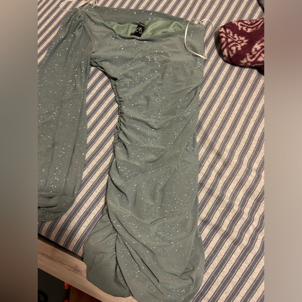 I am selling a sage green hoco dress